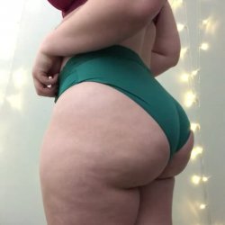 Luna has a big white bubble butt #D0biU98U