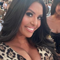Mommy Vanessa Bryant hottest pics #VCROuIlG