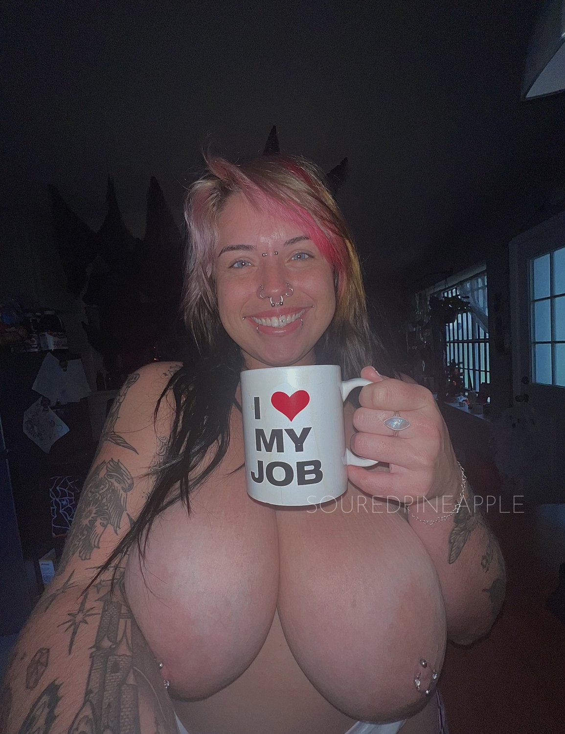 Alt slut with big breast #O1qiPmOL