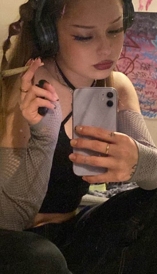 skinny german cumslut Sophie exposed by a good friend. add me on kik: daviddejong9 to expose #rCblp3Vs