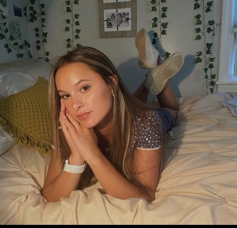 Sweet and innocent white girl #EfKFS5c8