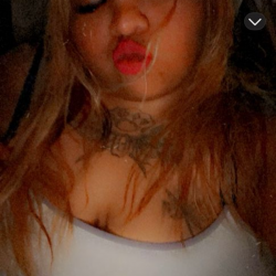 who has more of this fat bitch naomi 👀 #bL6ujg9N