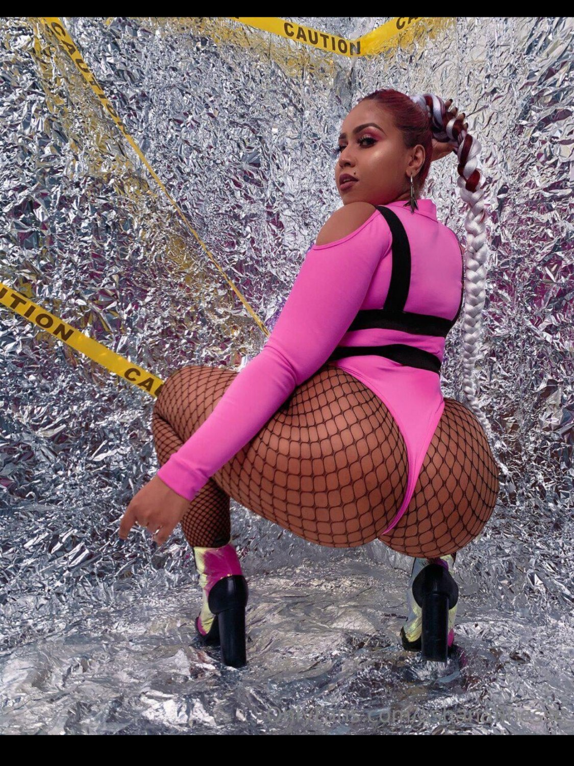 Thick Trinidadian baddie twerking fat ass #LndAxGqe
