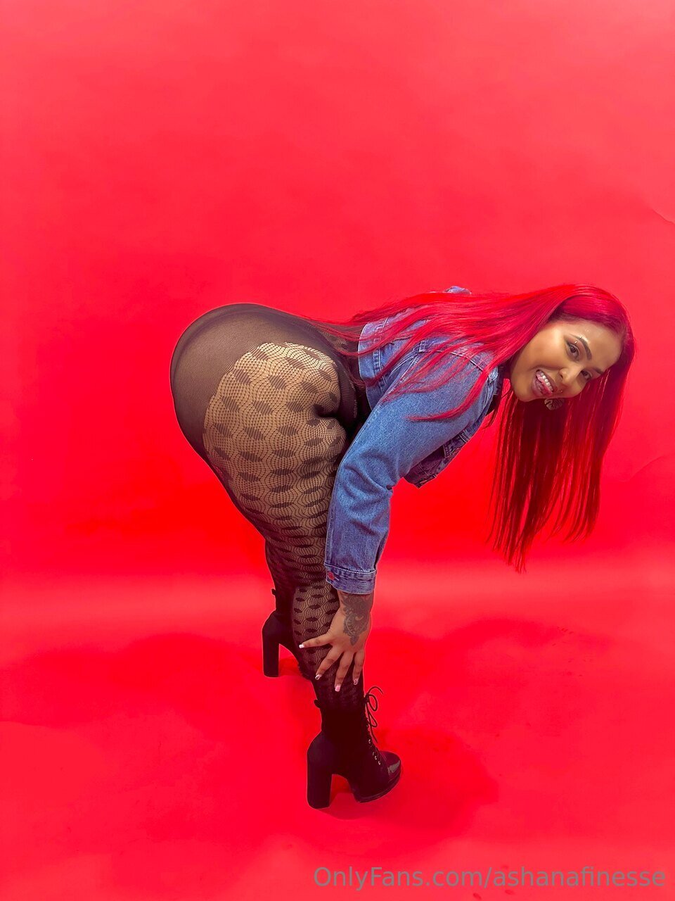 Thick Trinidadian baddie twerking fat ass #jPIxOrnl