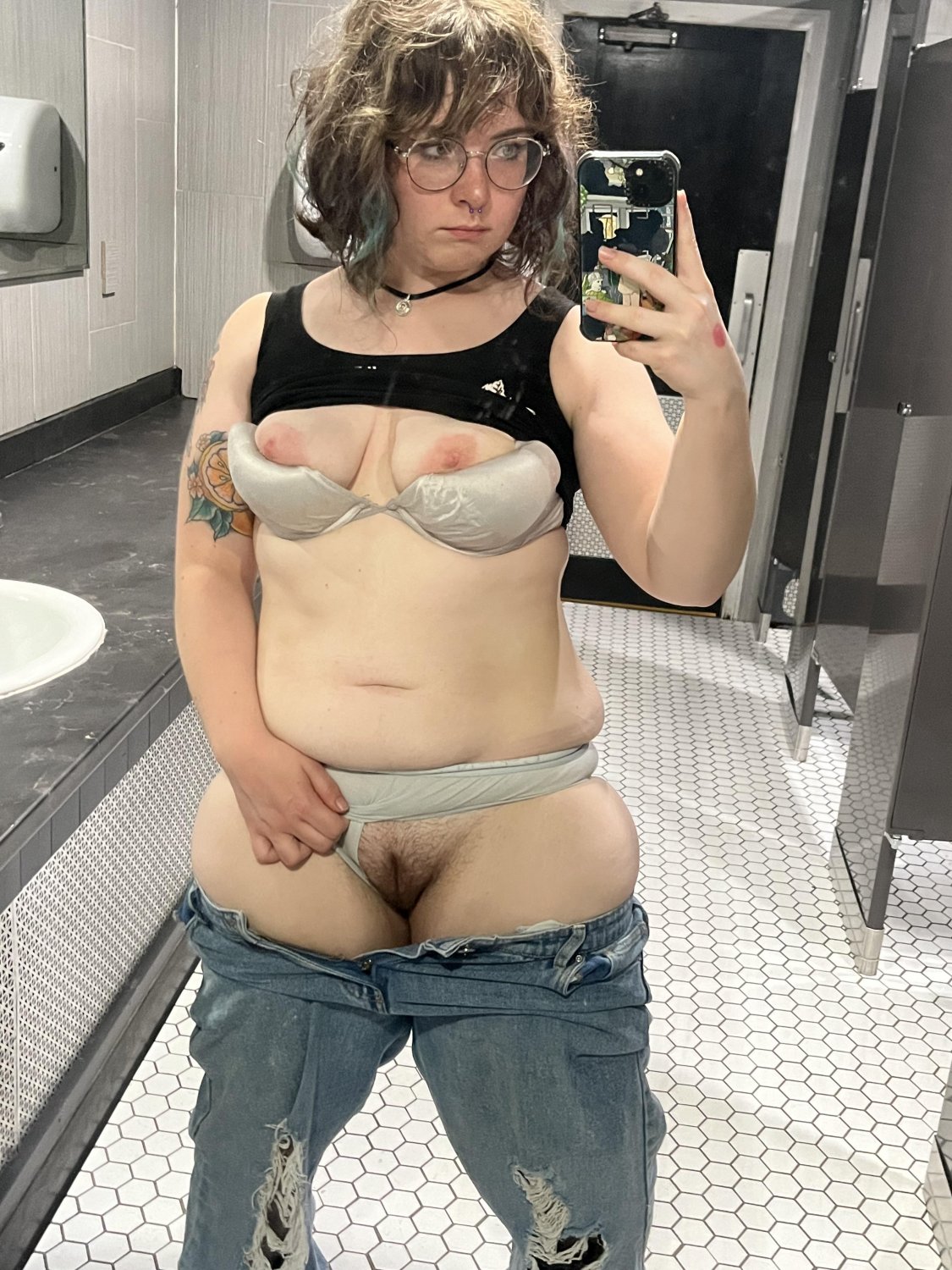 Exhibitionist Pig #OJdBuBwX