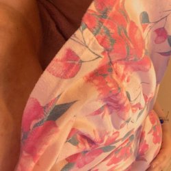 if an air passes under my dress it will pink my pussy and make you think about a lot of things... #MEsTpSSg