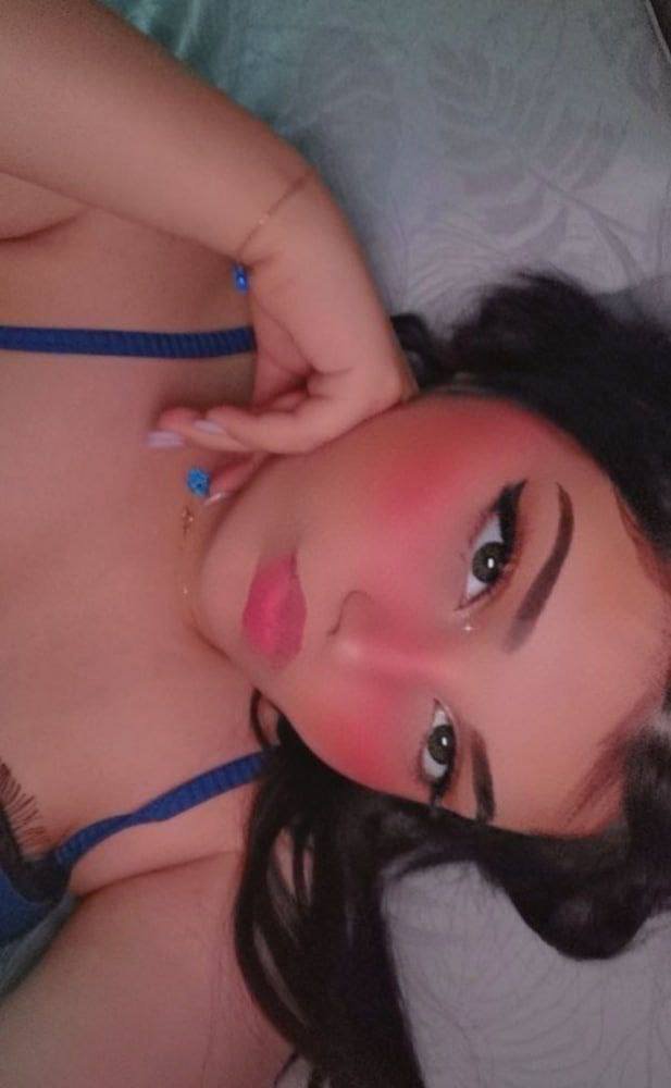 His daughter is a beautiful, dark-skinned Arab woman with a soft chest. #IMNZSyJF