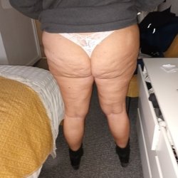 Mães e esposas filmadas torando a roupa #CHsHUb09