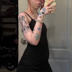 Horny albino girl that can twerk that ass would u fuck her #Hvx1ij36