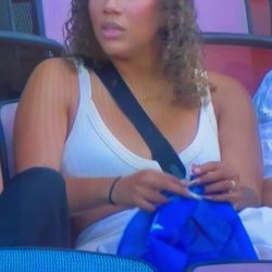 TV camera guy sniped this thick Putinha. I need more of her for the second half #upLosRtg