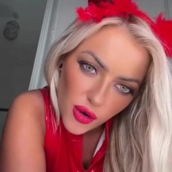 Sexy babe in PVC #RIZeLEkP