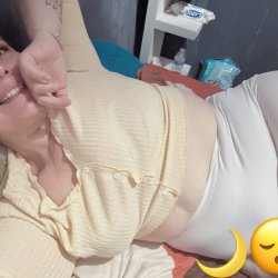 husband and kids still posting ASS pics = down to fuck outside the marriage depending on the guy #IneFZeYD