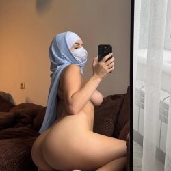 😱👆🏻LOOK at what this Arab slut is doing...🔞 #SuhvP0ff