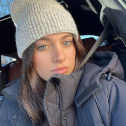 Stunning Babe Likes to Play With Her Butthole #GTM9kuoQ