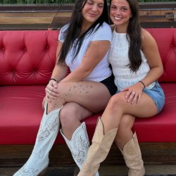 Need a gamer bud who likes stroking to Irls? Pls be around my age #Q3Q2YpOb