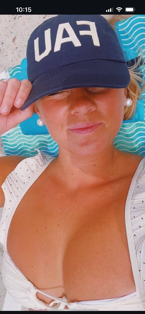 Peyton, Florida, cuck boyfriend sharing pics #jGv7D3yb