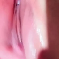 Vem ver meus vídeos da minha bucetinha rosinha completos gozando no meu privacy #enJNkUTD