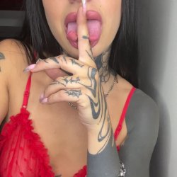I stuck out my tongue so you could leave your cum on it #dK2ud9rb