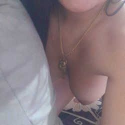 Carolzinha foi pra casa da amiga e se chuparam a tarde toda #x4ihItot