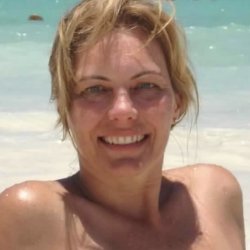 Horny shared Georgia milf loves playing with her pussy in public #rFDd3sa8