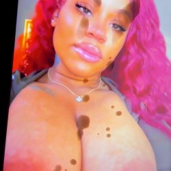 SHE PRETTY AS SHIT 💚 #fs8fctuD