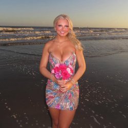 Busty blonde teen takes on home coming #biDJbU4T