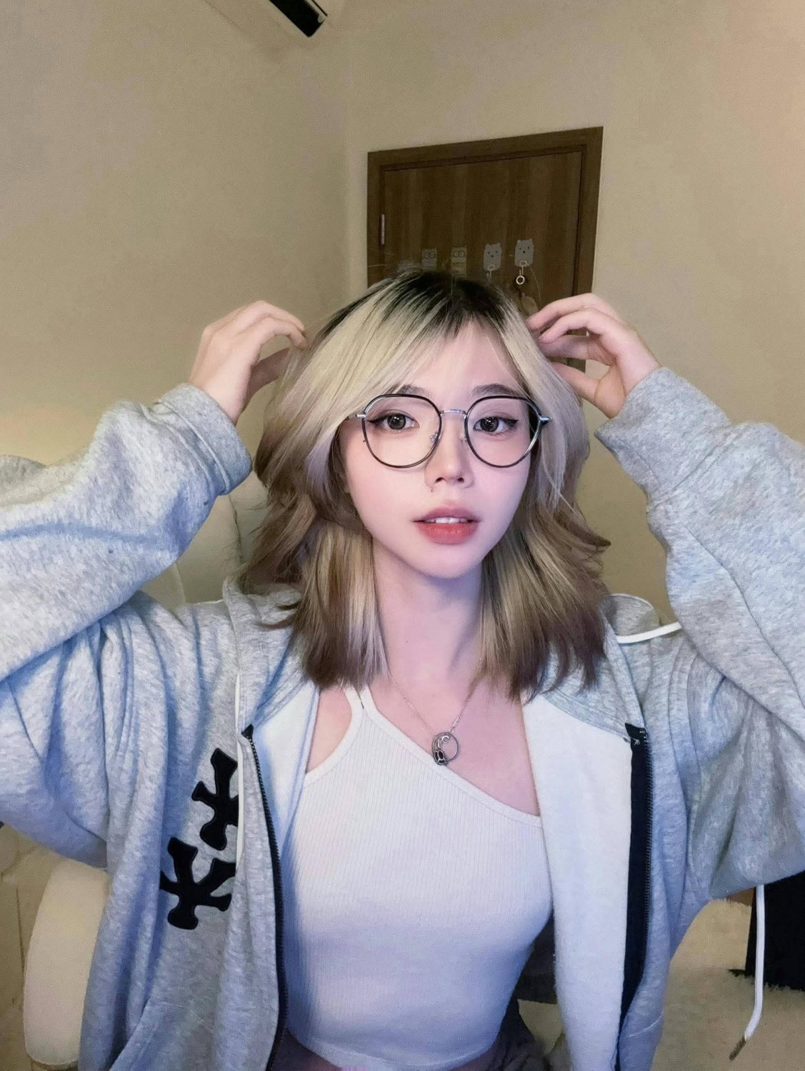 2 tay 2 cặc, đĩ cái Remind thổi kèn cực gắt 🍆 #26tCN9pU