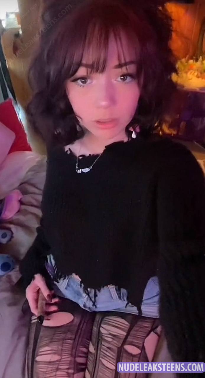 stoner gf sucks cock #CxuZC8MP