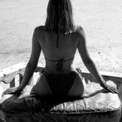 Is she build for bbc ? #Jbg3NAQP